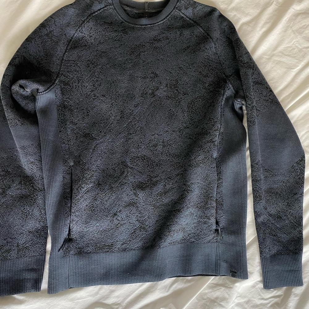 Men's navy Lululemon Crewneck sweater